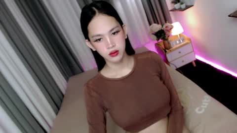 ariahooper online show from August 8, 9:31 am