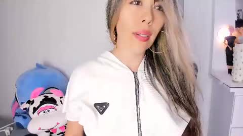 ariana_belucci online show from July 23, 9:39 pm
