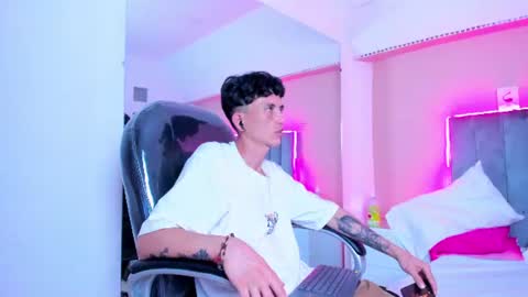 ariana_cri_x online show from August 5, 5:44 pm