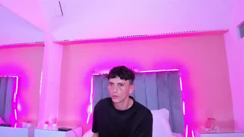 ariana_cri_x online show from August 6, 3:44 pm