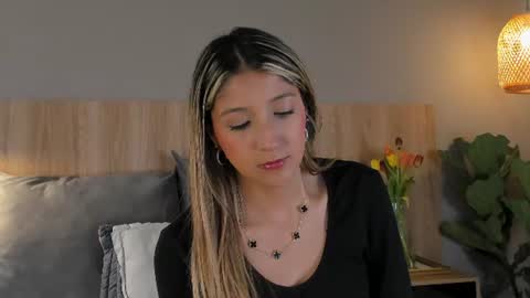 Ariana  online show from August 3, 4:03 pm