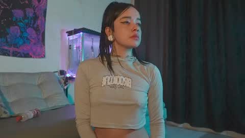ariana_whitee online show from August 9, 8:37 am