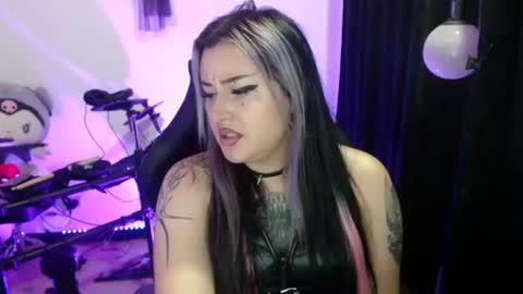 Ari Independent model online show from August 11, 9:28 pm