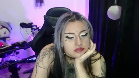 Ari Independent model online show from August 12, 6:43 pm