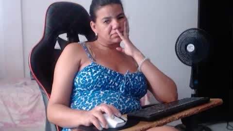 ariannaloovel online show from August 3, 7:43 pm