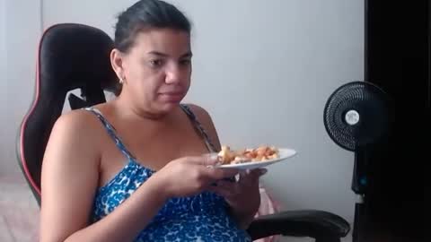 ariannaloovel online show from August 3, 8:49 pm