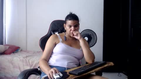 ariannaloovel online show from August 7, 9:15 pm