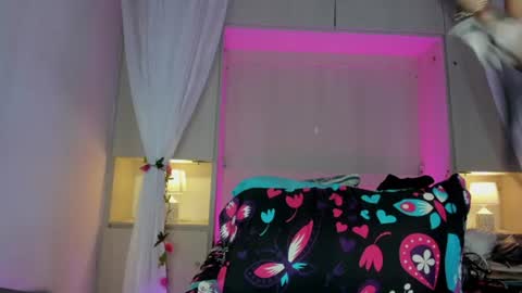 ariannavega_ online show from August 8, 12:05 pm