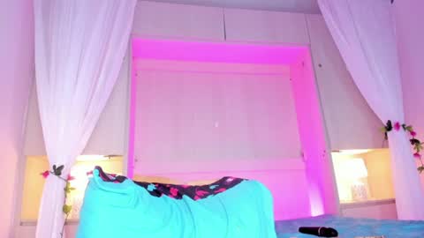 ariannavega_ online show from August 13, 3:48 pm