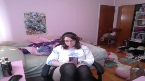 Ariathebrat online show from June 19, 9:15 pm