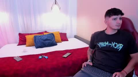 Ari and Aiden online show from July 3, 12:07 pm
