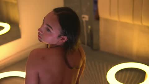 Welcome to Ari room online show from August 7, 1:05 am