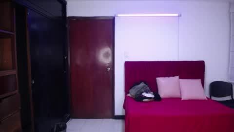 ariel_1_ online show from August 7, 11:38 pm