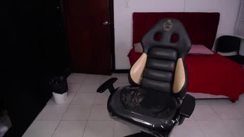 ariel_1_ online show from August 11, 7:27 pm