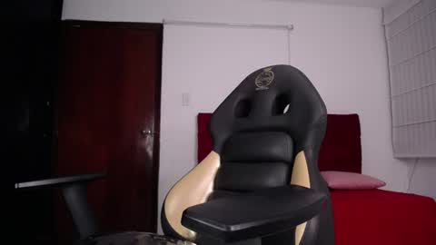 ariel_1_ online show from August 14, 6:33 pm