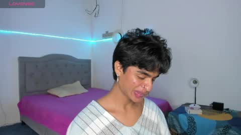 ariel_adan online show from May 25, 3:19 am