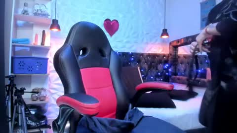 ARIELL online show from August 14, 3:37 pm