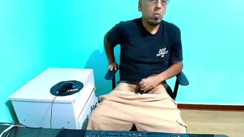 arnelux72 online show from June 30, 6:36 am
