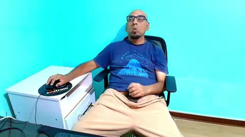 arnelux72 online show from July 7, 5:22 am