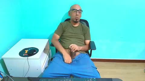 arnelux72 online show from August 14, 5:55 am