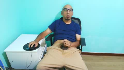 arnelux72 online show from August 15, 7:01 am