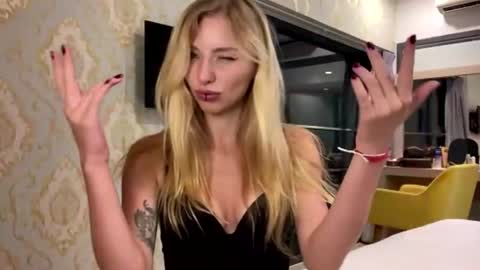 Dina 3 online show from August 3, 4:36 pm