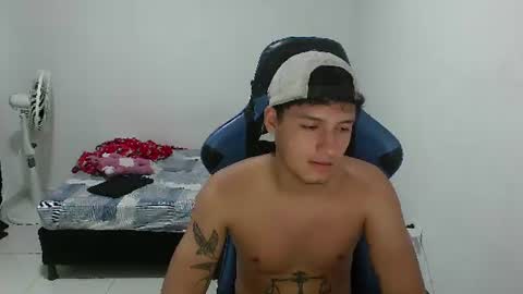 aron_444 online show from August 5, 3:32 pm