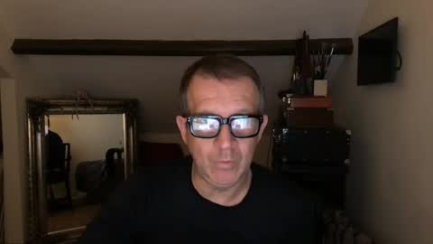 artisterotic online show from August 11, 8:33 pm