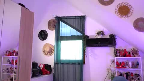 Amalia online show from August 14, 10:41 am