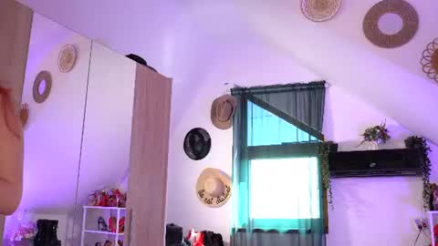 Amalia online show from August 16, 7:12 am
