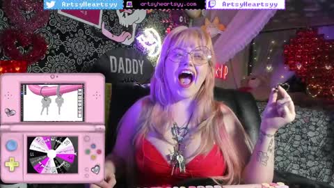 ArtsyHeartsyy online show from April 22, 2:36 am