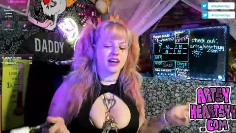 ArtsyHeartsyy online show from April 25, 2:28 am