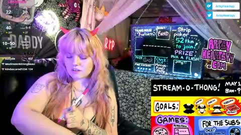 ArtsyHeartsyy online show from May 2, 4:28 am