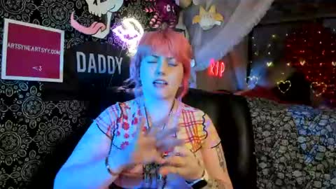 ArtsyHeartsyy online show from June 23, 3:51 am
