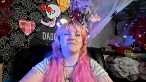 ArtsyHeartsyy online show from August 1, 2:06 am