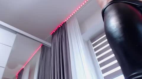 aryanaian1 online show from June 25, 1:36 pm