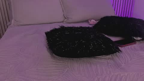 ash_valentine online show from August 14, 8:45 pm
