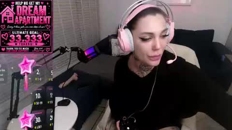 Ashley Faye online show from August 6, 7:24 pm