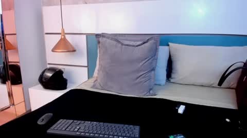 Ashkoreh online show from August 4, 9:12 pm