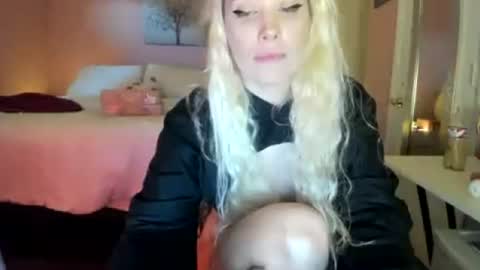Ashley online show from August 10, 6:31 pm