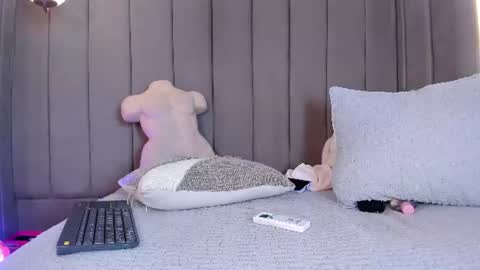 ashley_beaomunt online show from August 4, 4:59 pm