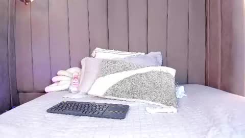 ashley_beaomunt online show from August 5, 6:06 pm