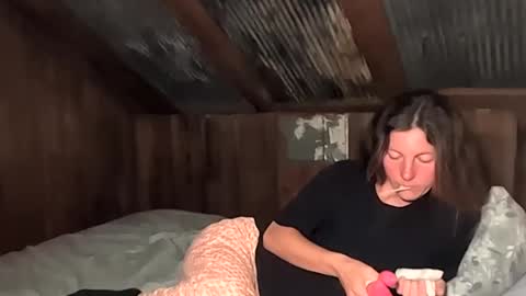 Sarah Lee online show from May 10, 4:58 am