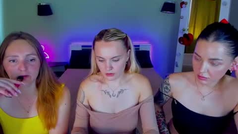 Ashley and Alina online show from July 31, 9:15 am