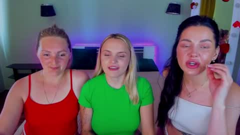 Ashley and Alina online show from August 6, 8:46 am