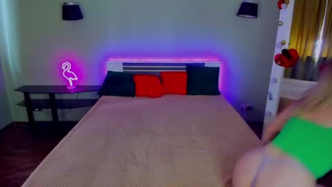 Ashley and Alina online show from August 9, 7:53 am