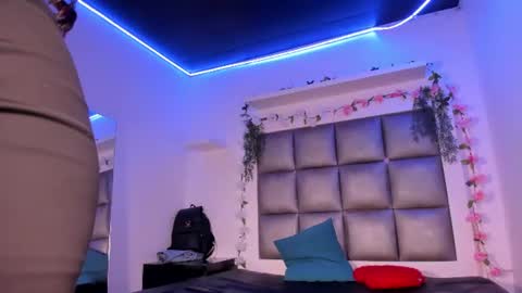 ashley_js online show from August 12, 7:38 pm