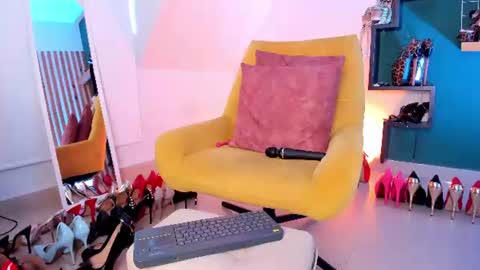 ashley_leon_ online show from August 9, 4:30 pm