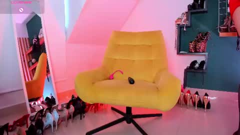 ashley_leon_ online show from August 12, 2:08 pm
