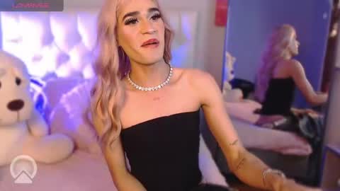 Ashley  online show from August 9, 9:05 pm